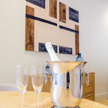아파트 Art Deco 12 Luxury 2br Downtown Metro Ac 포르투